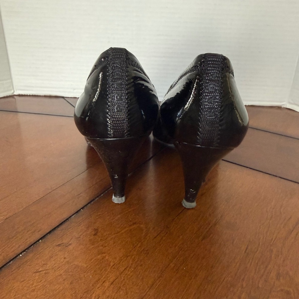 Prada Black Patent Leather Pointed Toe Elastic Pumps Heels Italy 37.5 - Picture 2 of 9